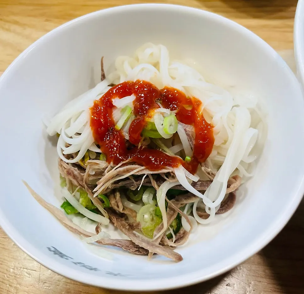 칠리소스에 찍어 먹는 감자말이새우