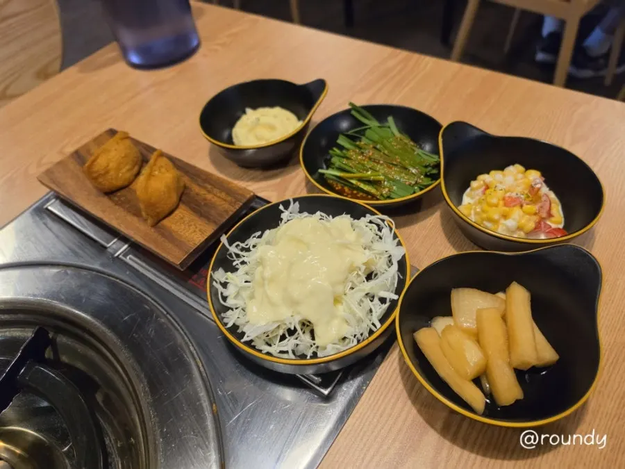 Haemullae's basic table setting with side dishes