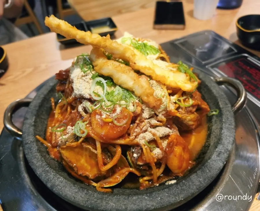 Introduction of the signature dish with neck bones and fried squid