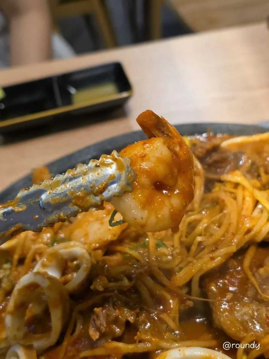 Abalone and shrimp in the seafood pork bone jjim