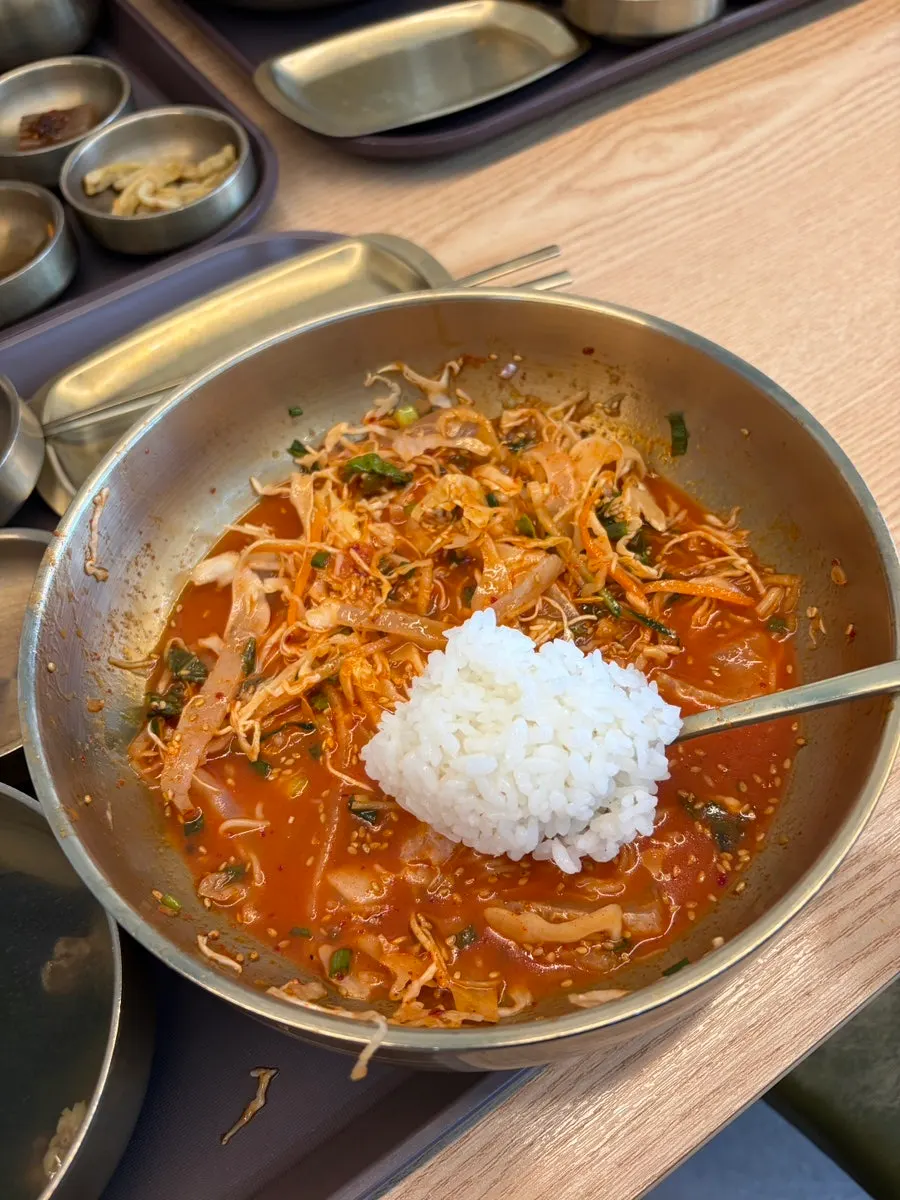 Cool mulhoe broth and vegetables
