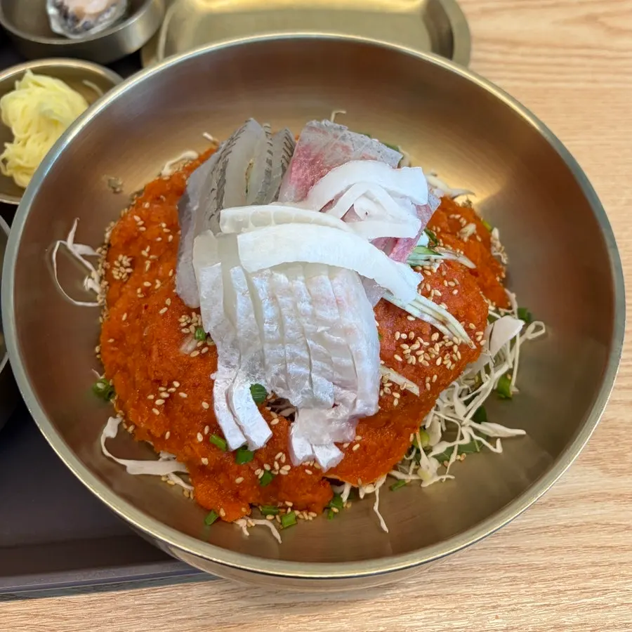 Mulhoe with a generous serving of sashimi