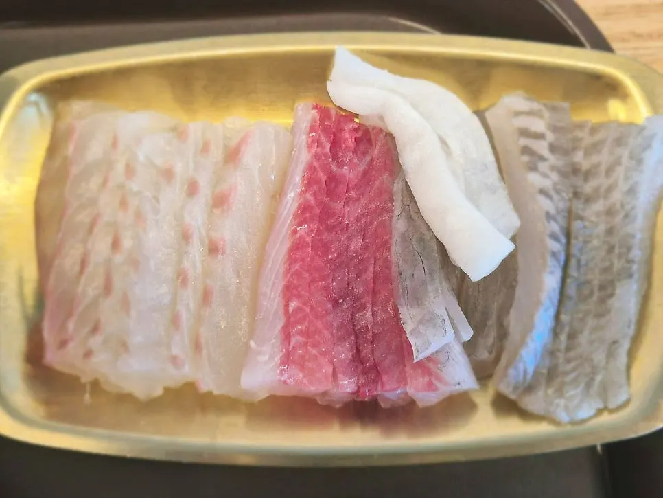 콩자반과 어묵볶음 등 물회 반찬