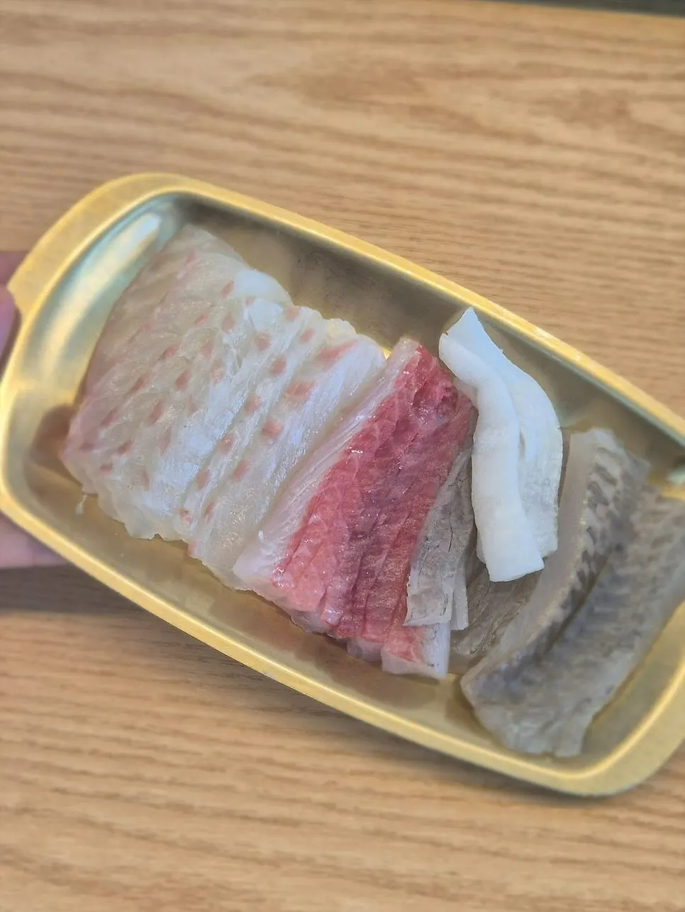 따로 접시에 담겨 나온 회
