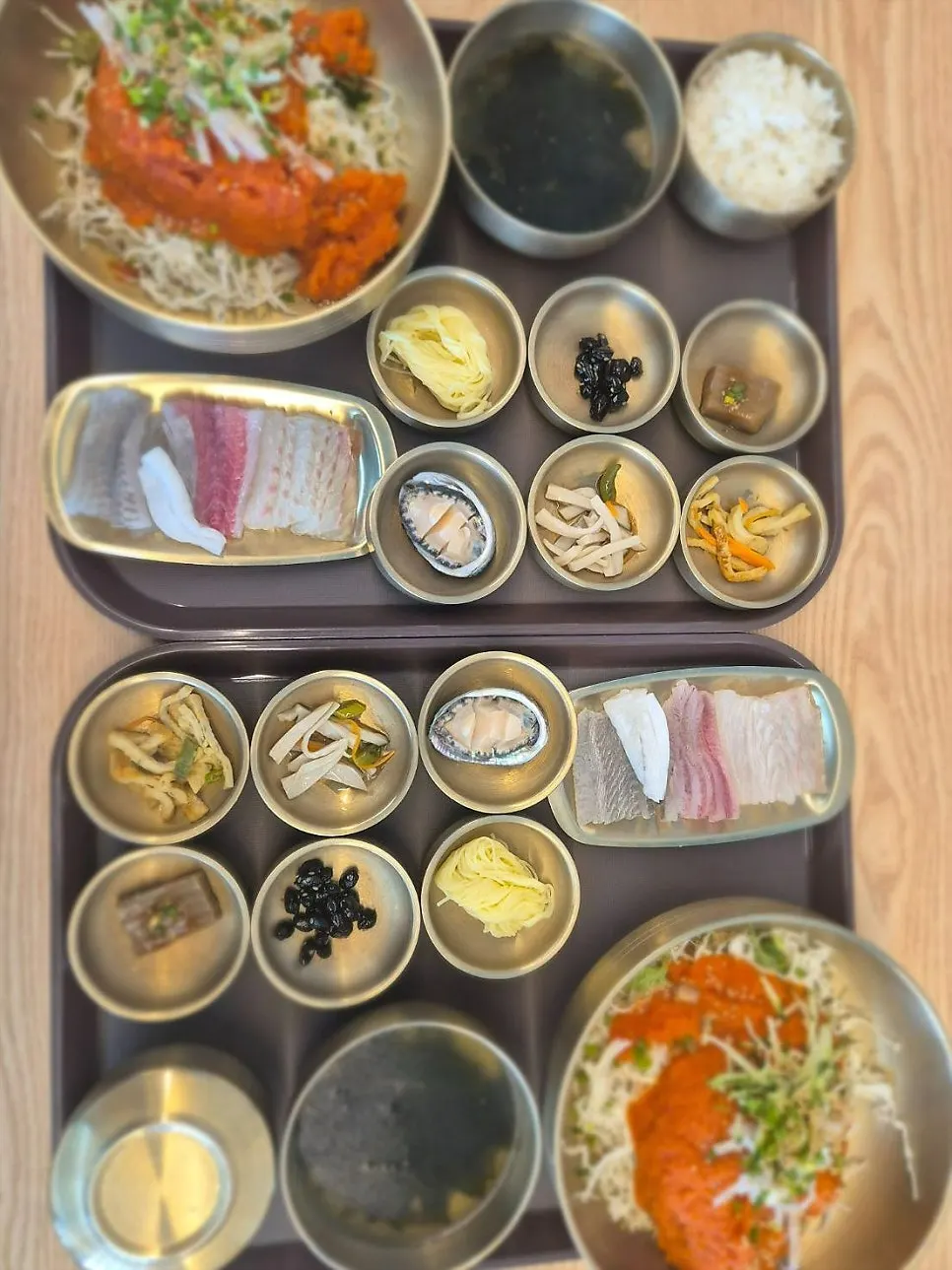 물회에 올릴 도톰한 회와 전복