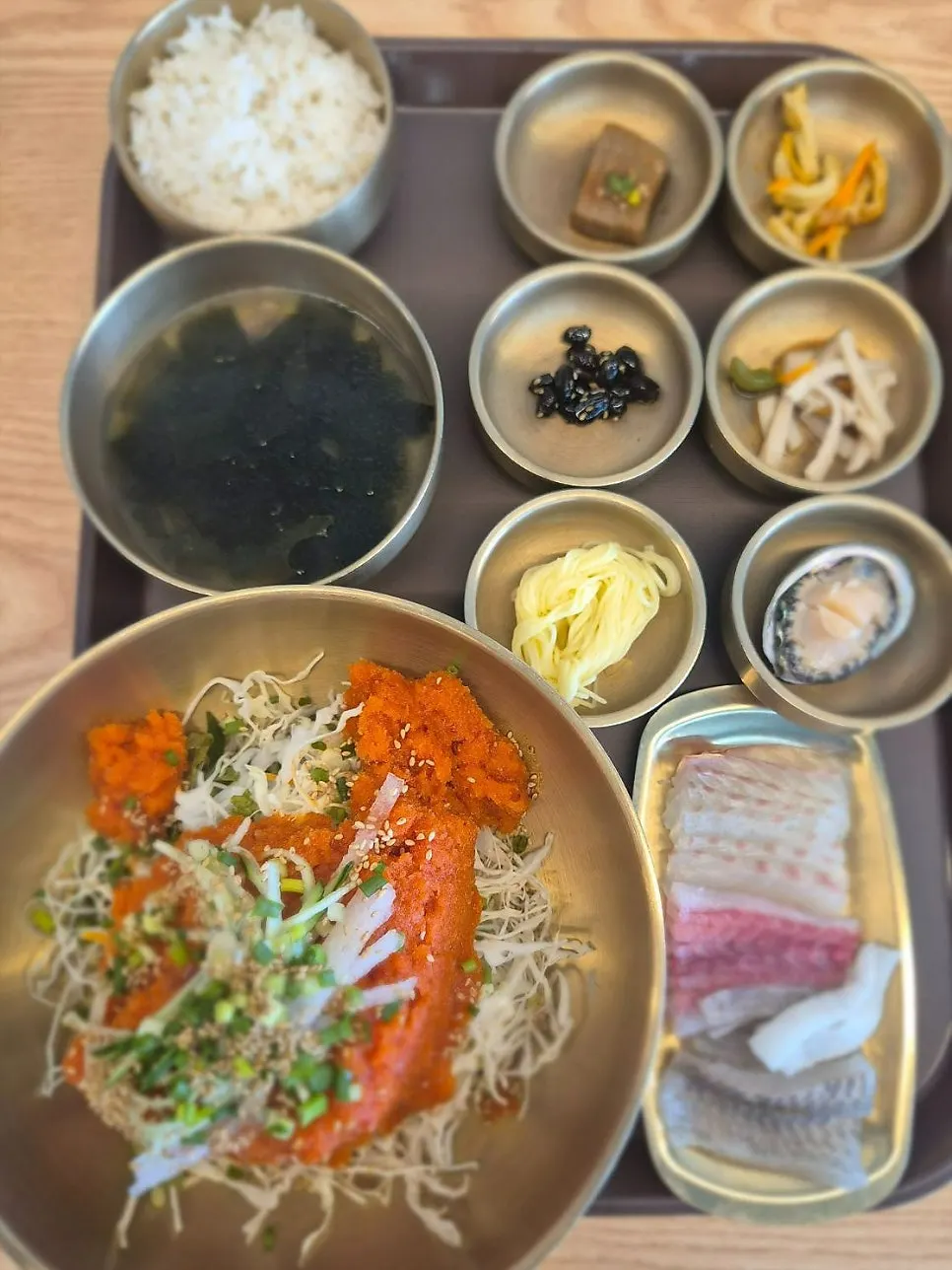 양념에 비빈 물회 한입 구성