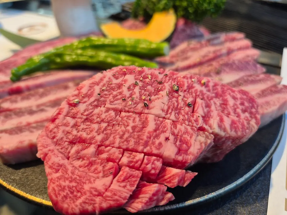 Top-grade sirloin 200g and hanwoo galbisal 200g