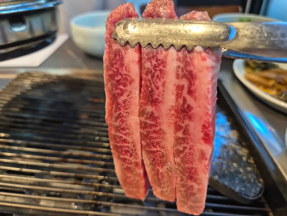 1++ hanwoo grilling on the tabletop grill