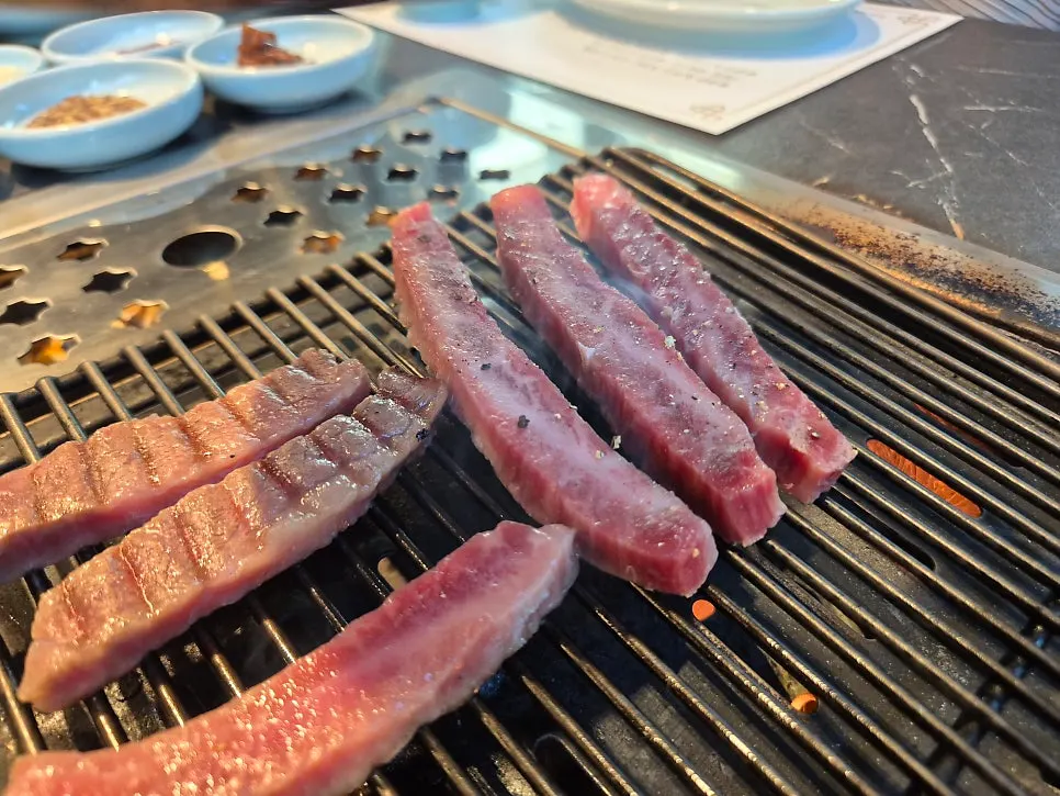 Grilled top-grade hanwoo sirloin