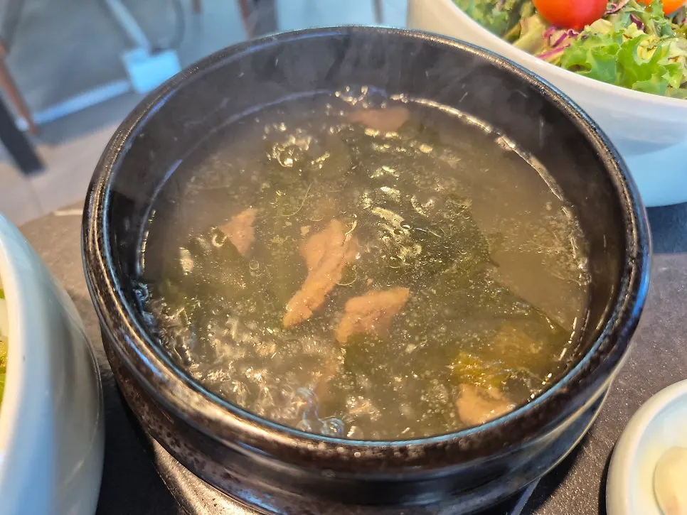 Meat-packed hanwoo seaweed soup, a basic side dish at Yong Hanu