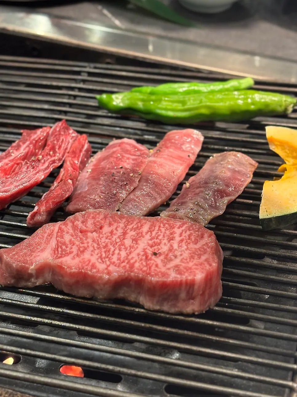 마블링이 가득한 투플 등심과 갈비살