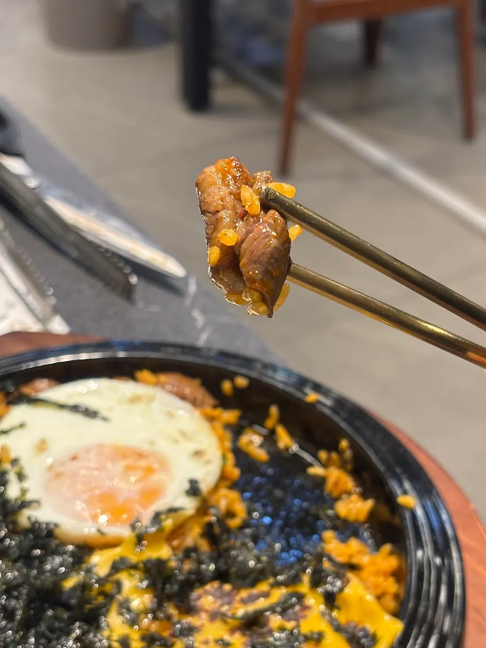 고기 왕창 김치볶음밥과 식사 메뉴