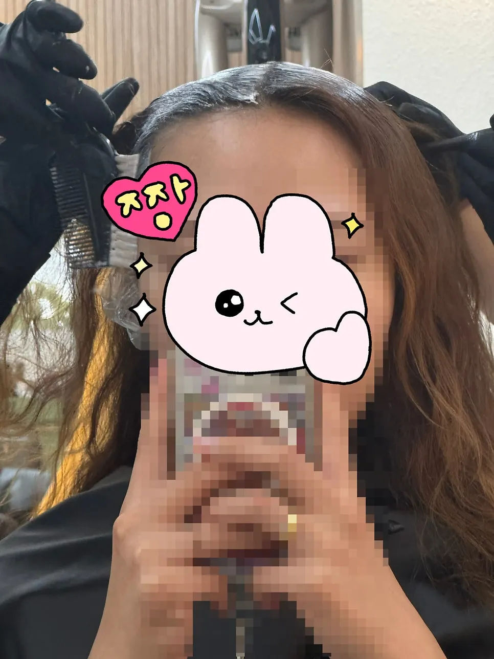 Applying scalp protectant before coloring