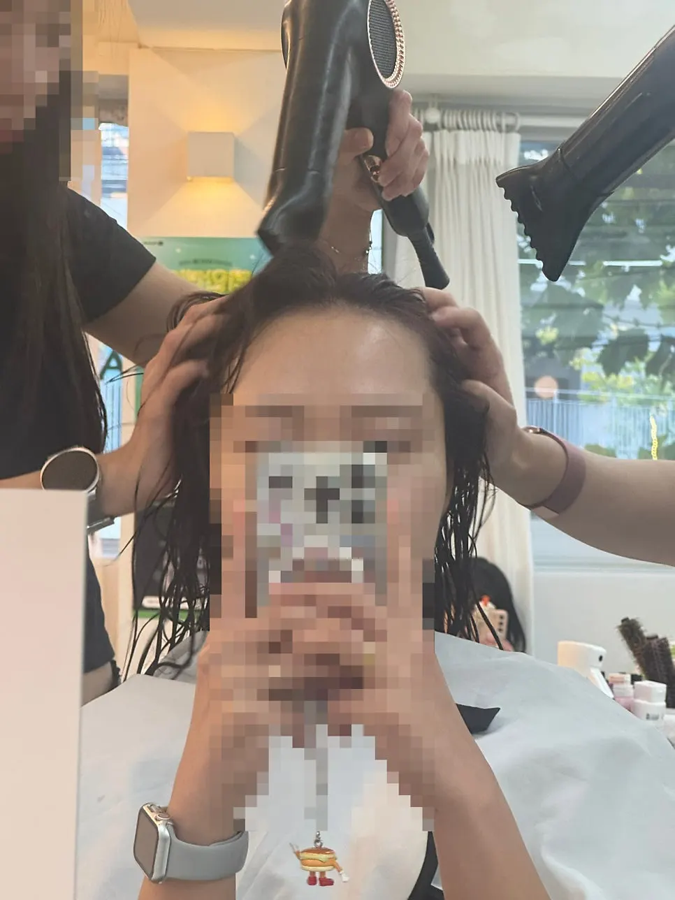 Shampooing after hair coloring