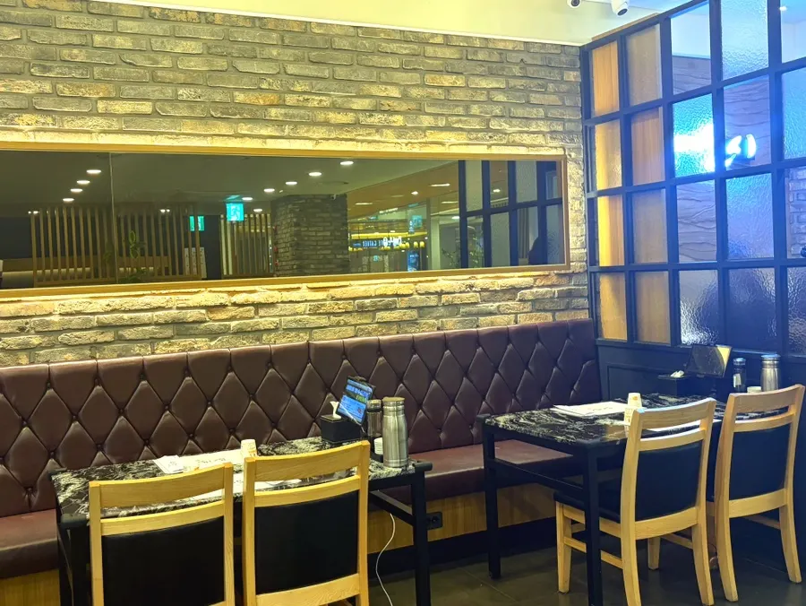 Moshi Moshi Sushi inside Lotte Department Store Dongnae Branch