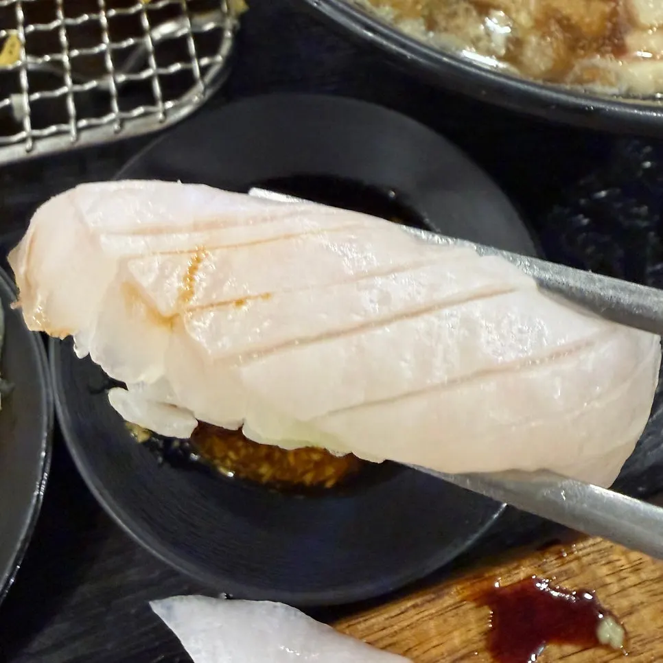 참치와 새우초밥이 포함된 모시모시 스시