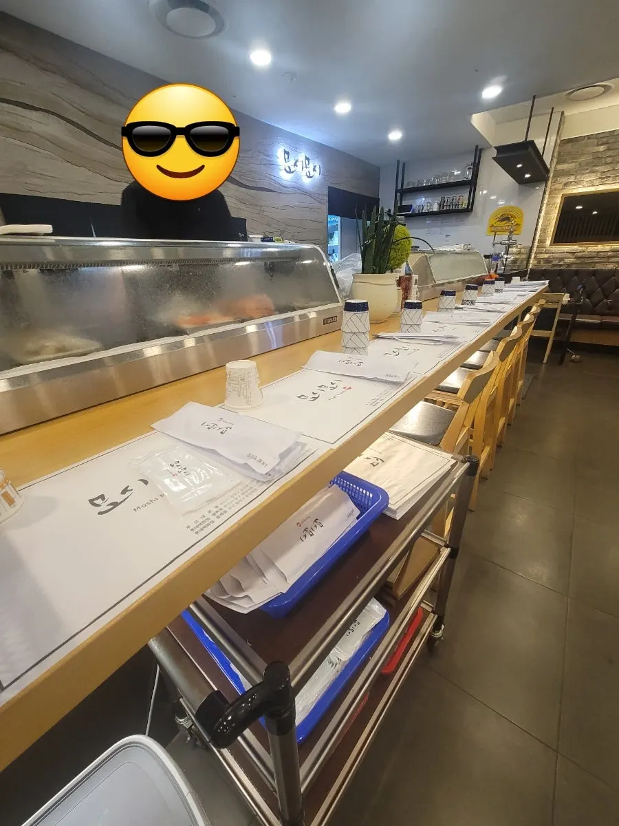 A seat good for solo dining at Moshi Moshi Sushi Dongnae Branch