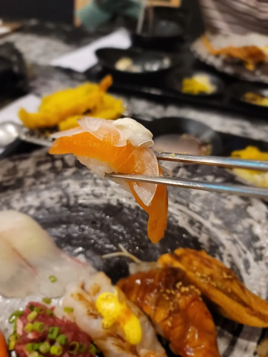 Close-up shots of individual pieces from the Moduem Sushi B set
