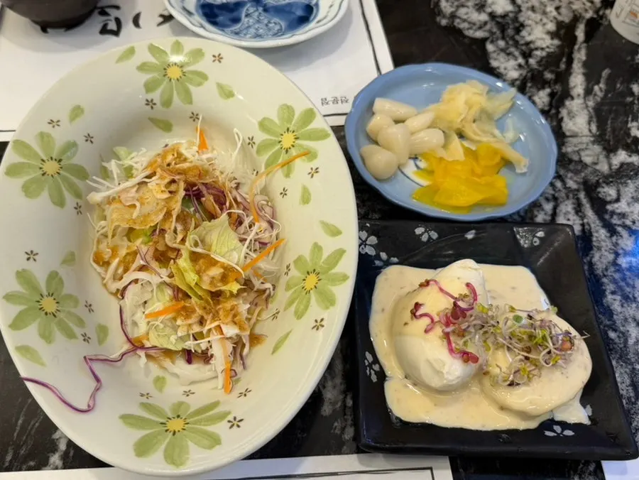 Vegetable salad, tofu salad and jangguk served with Set 2