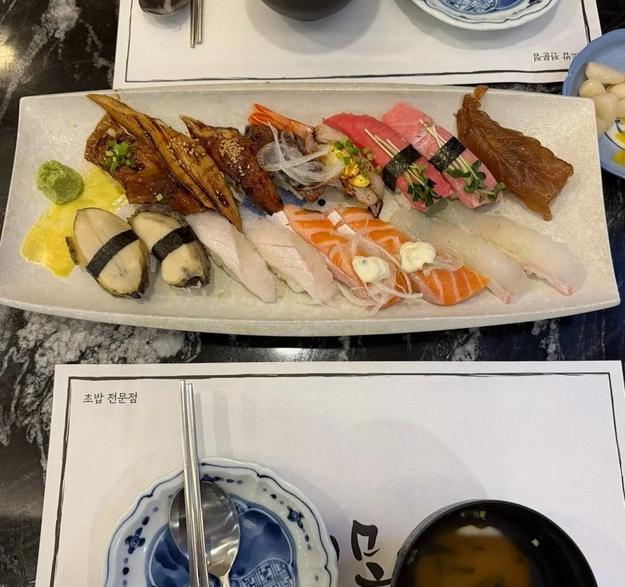 The full 16-piece sushi platter from Moshi Moshi's Set 2