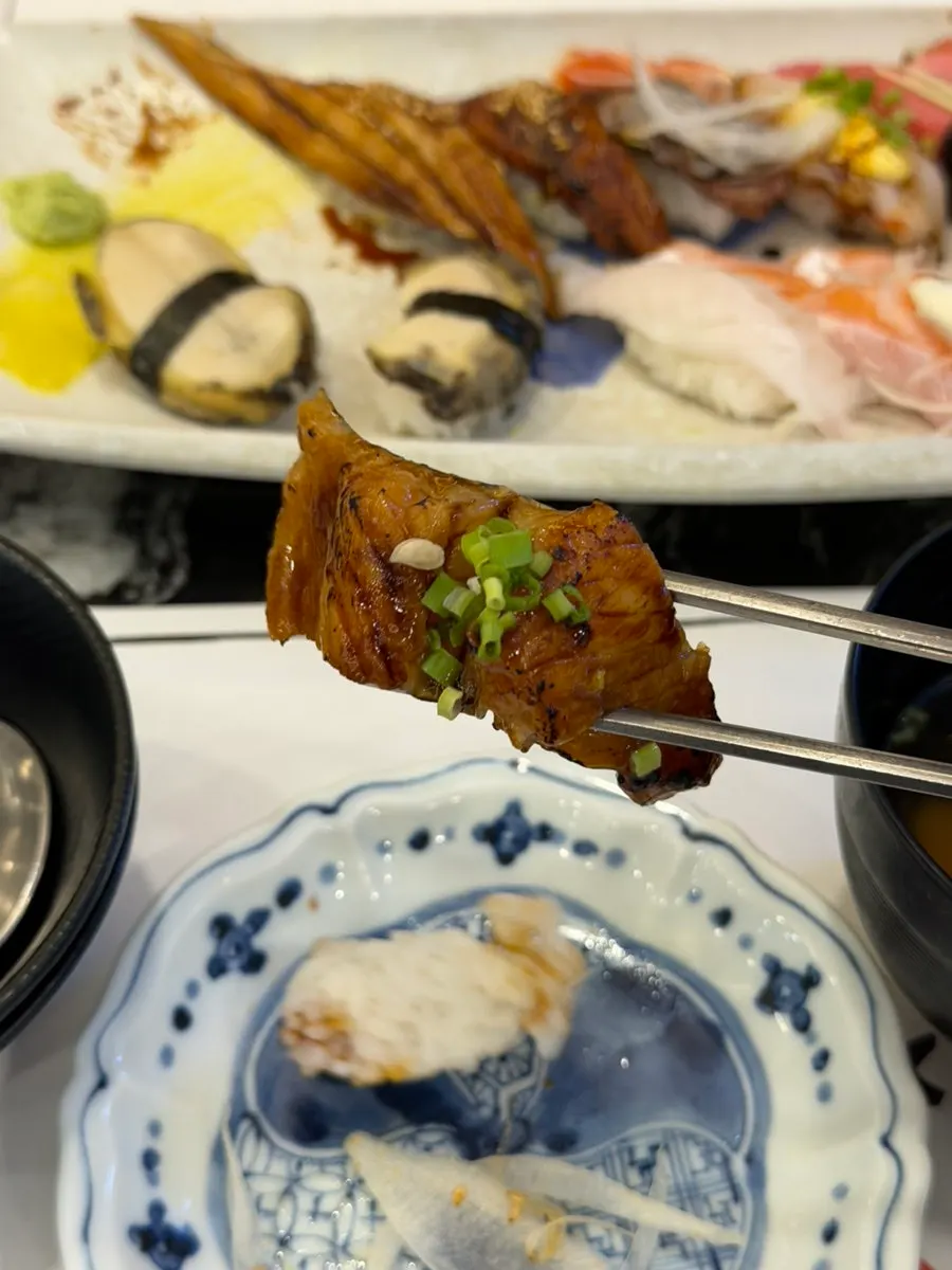 The flounder sushi eaten first
