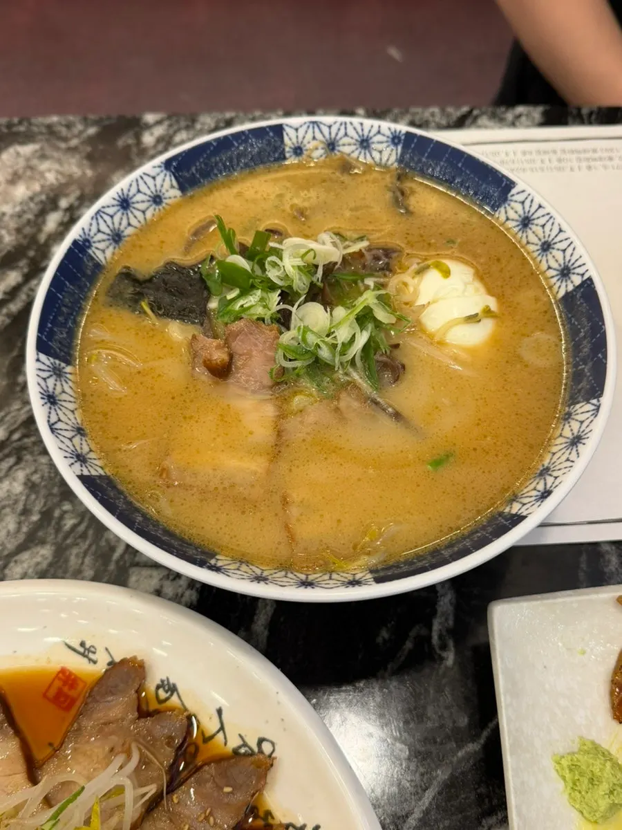 A piece of chashu served with onion