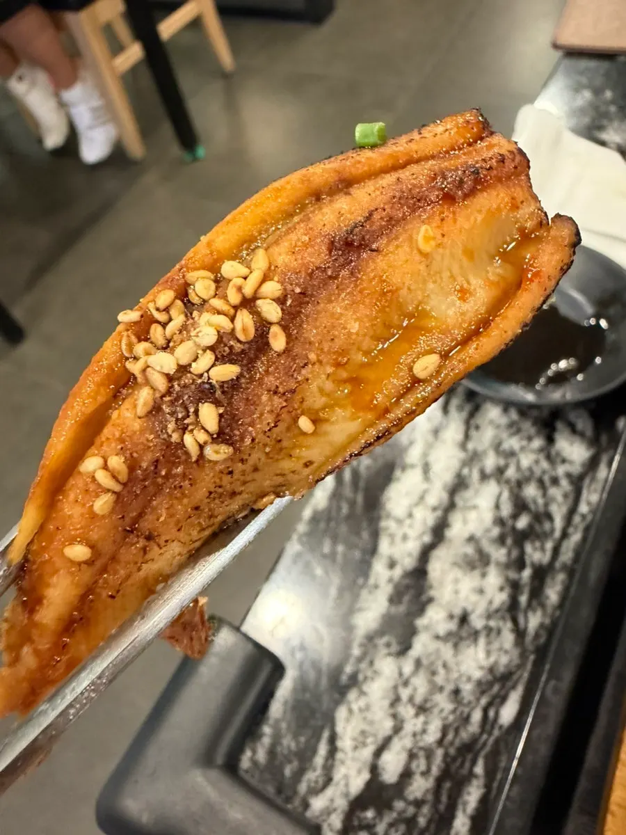 민물장어 초밥 한 점