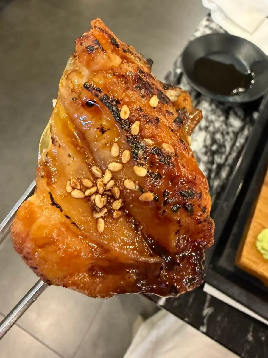 새우구이 초밥과 도미뱃살 초밥