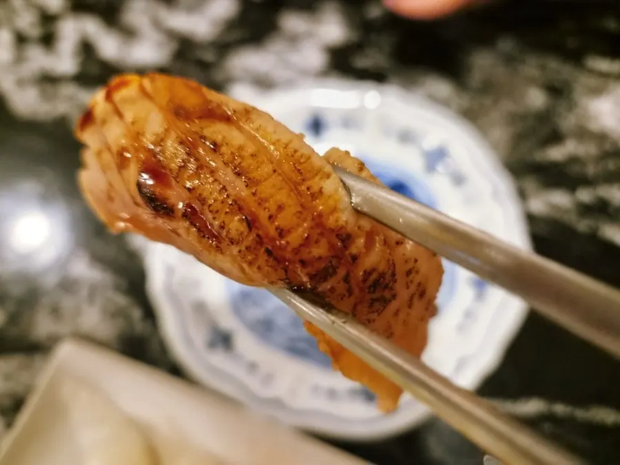 참치와 연어 초밥 클로즈업