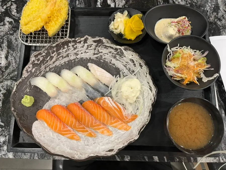 광어&연어초밥 한상 차림