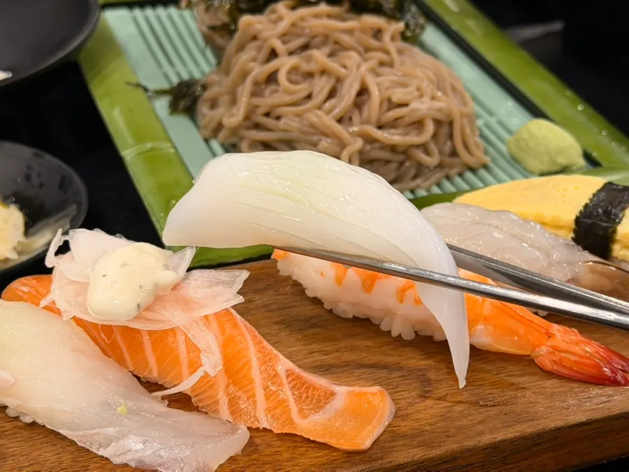 Plate of extra à la carte sushi