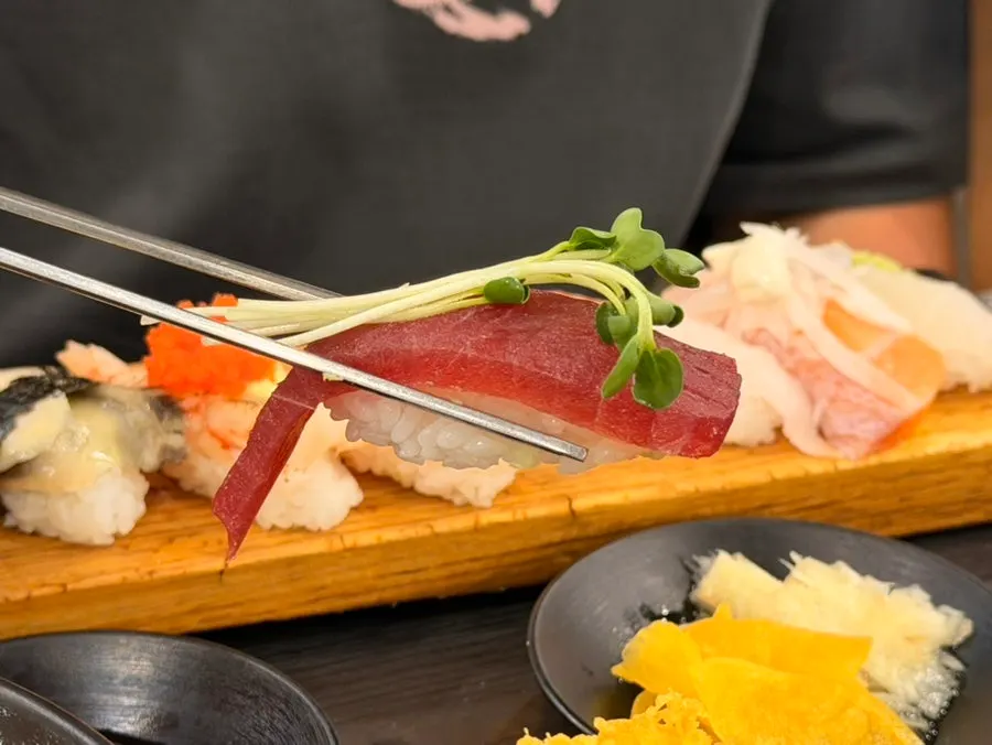 Several pieces of à la carte sushi on the table