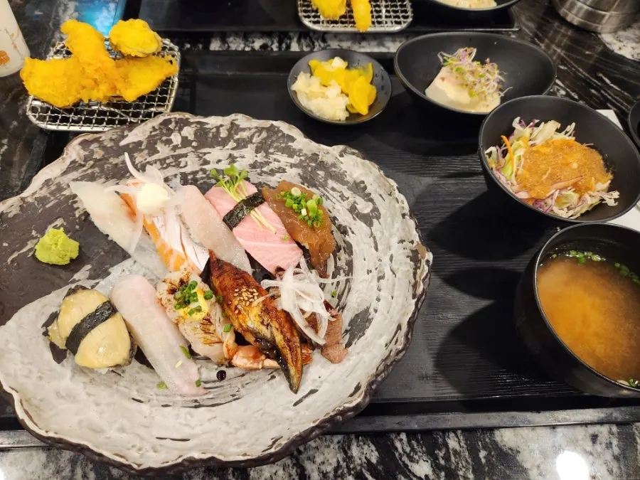 練り物とエビがのったうどん