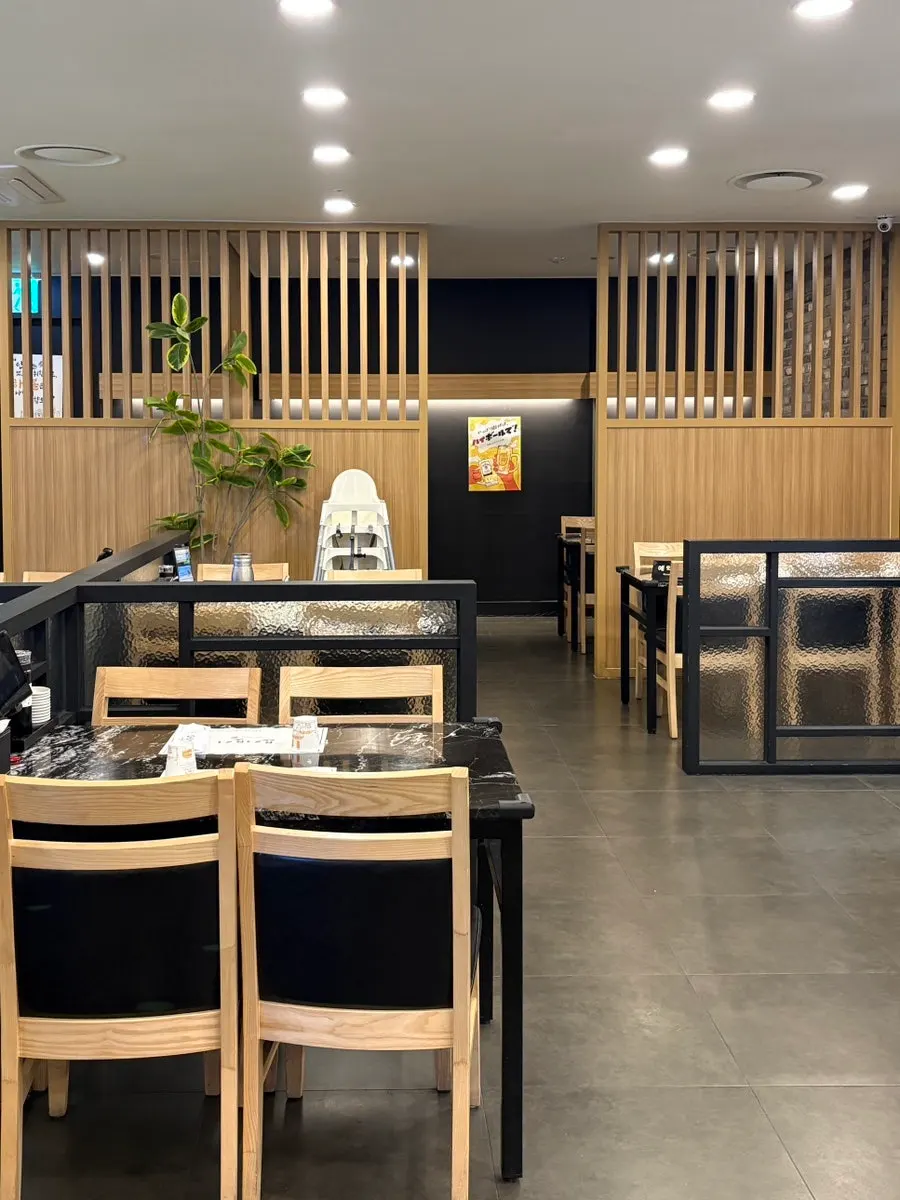 Modern, clean interior of Moshi Moshi Sushi Dongnae
