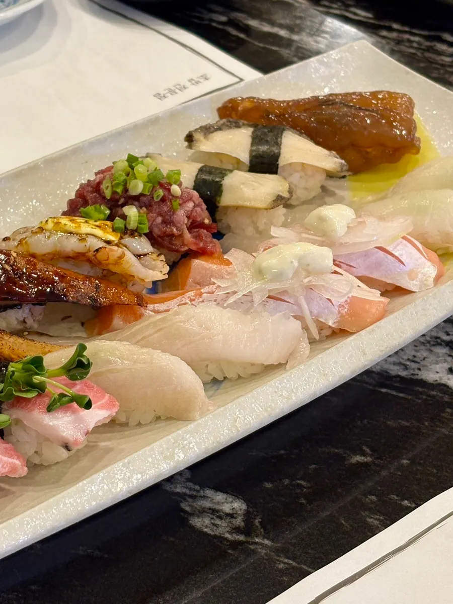 Plate of 16-piece sushi from Set 1