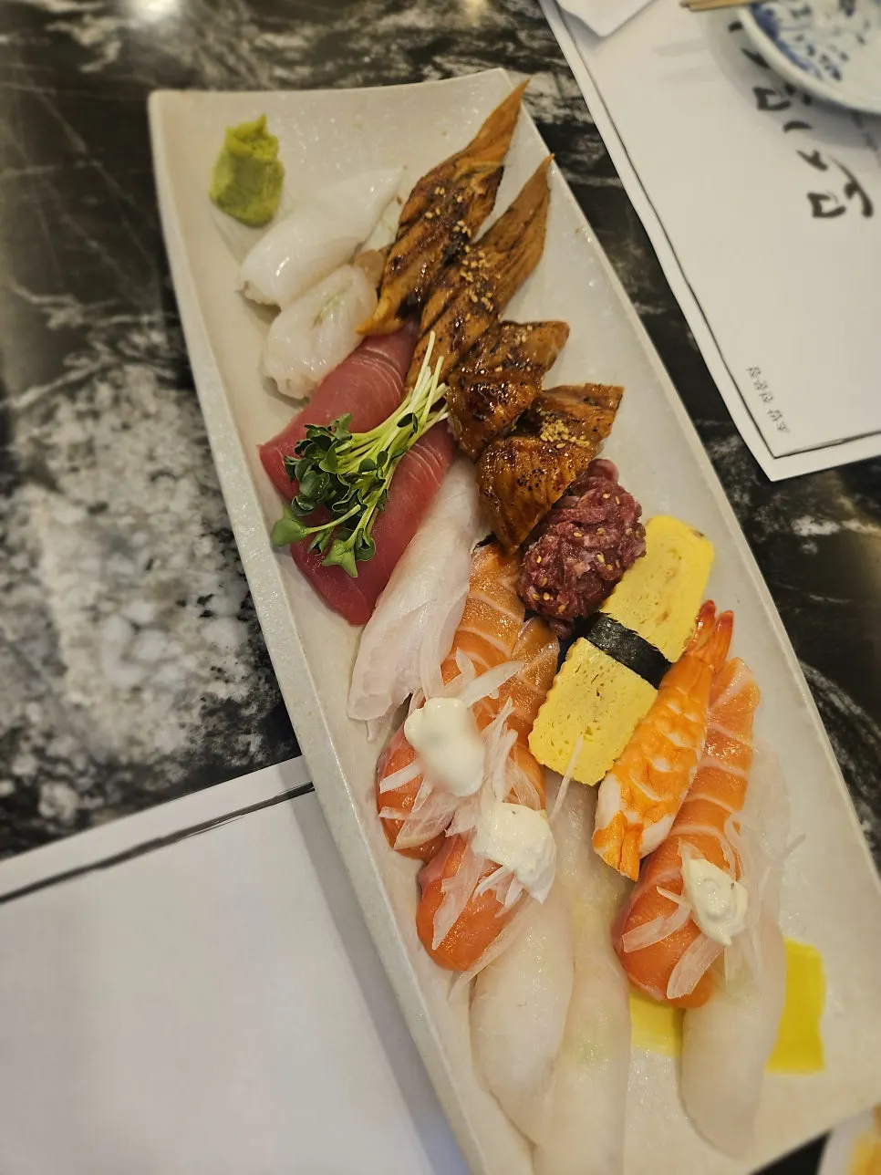 Plate of 18 pieces of sushi from Set 4