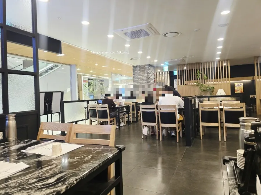 롯데백화점 동래점 8층 모시모시 스시 매장 입구
