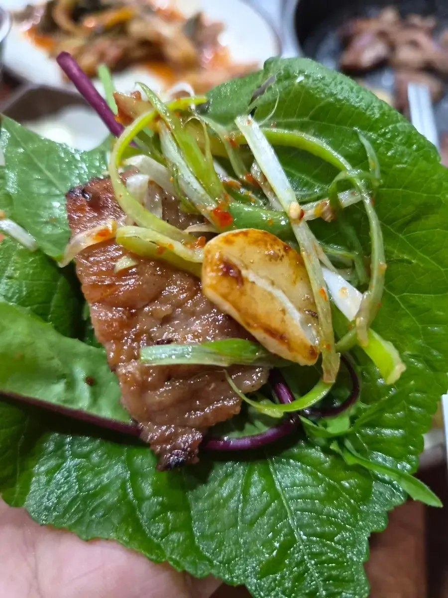 Seasoned ribs served with scallion strips and garlic