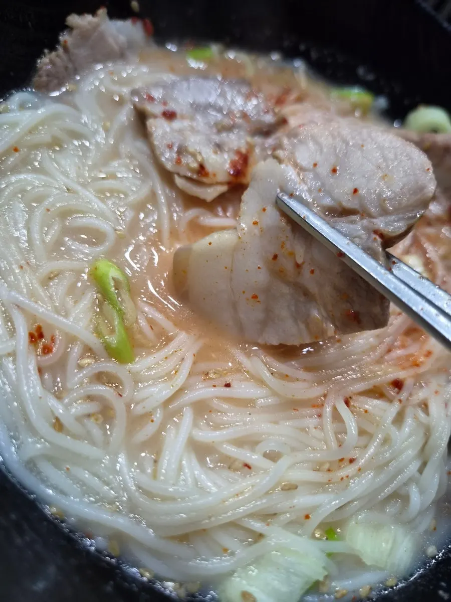 Noodles topped with pork in the pork noodle soup