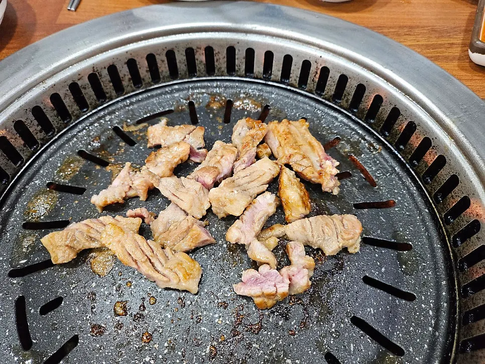 불판 위 제주산 양념갈비
