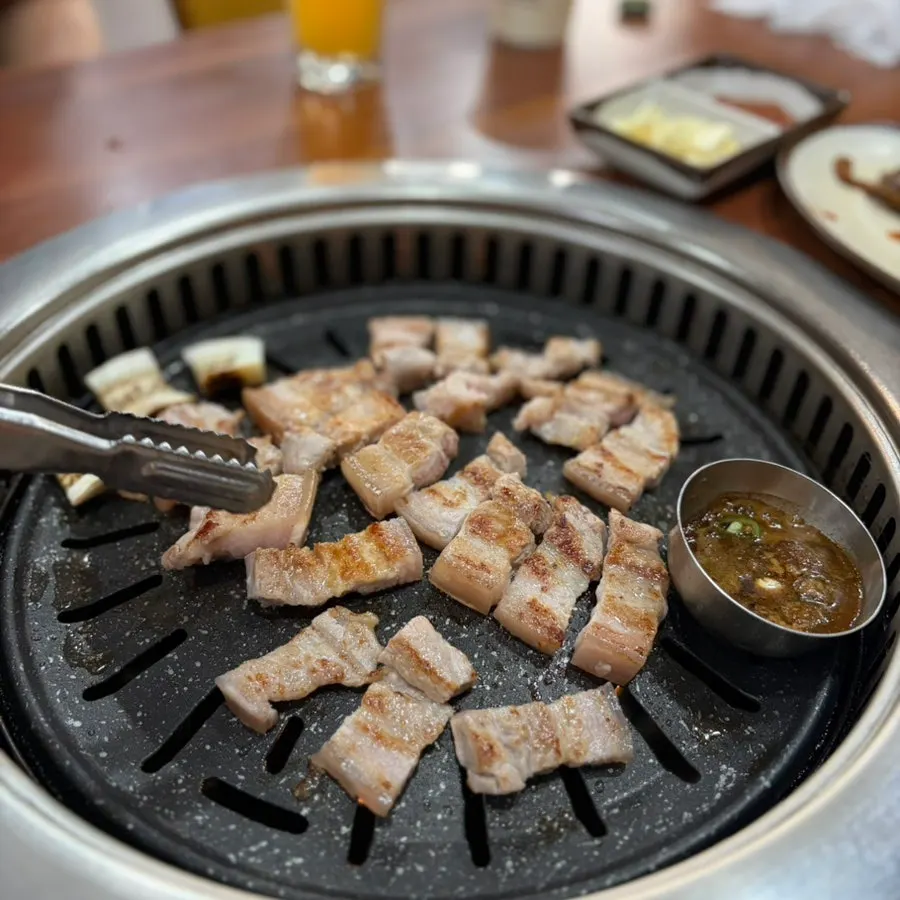 다 익어 잘라놓은 오겹살