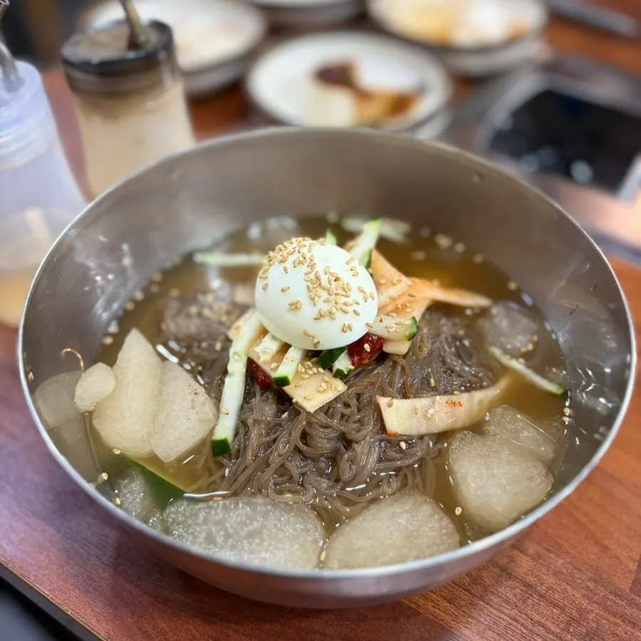 후식으로 주문한 냉면