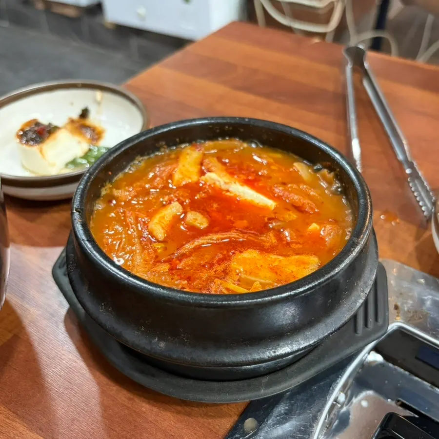 마지막으로 주문한 제주 생고기 김치찌개