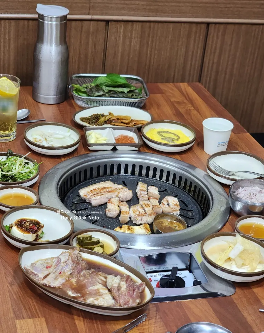 Cross-section of sliced black pork belly