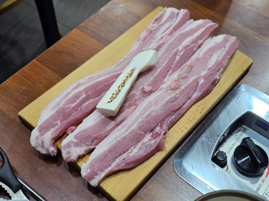 Vivid red-fleshed Jeju white pork belly