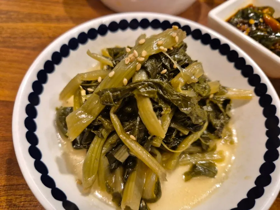Carefully seasoned stir-fried siraegi (dried radish greens)