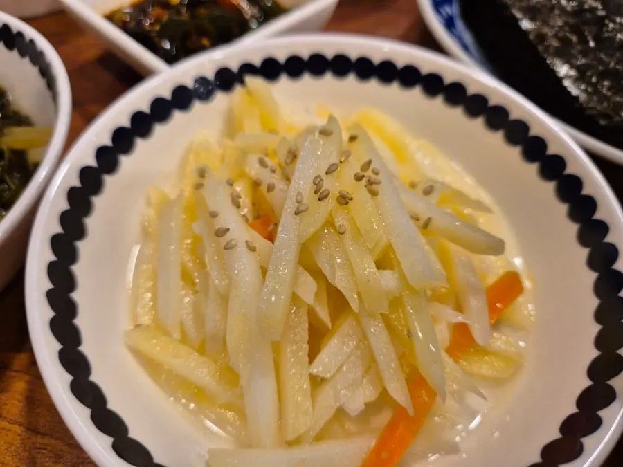 Mild stir-fried potato strip side dish