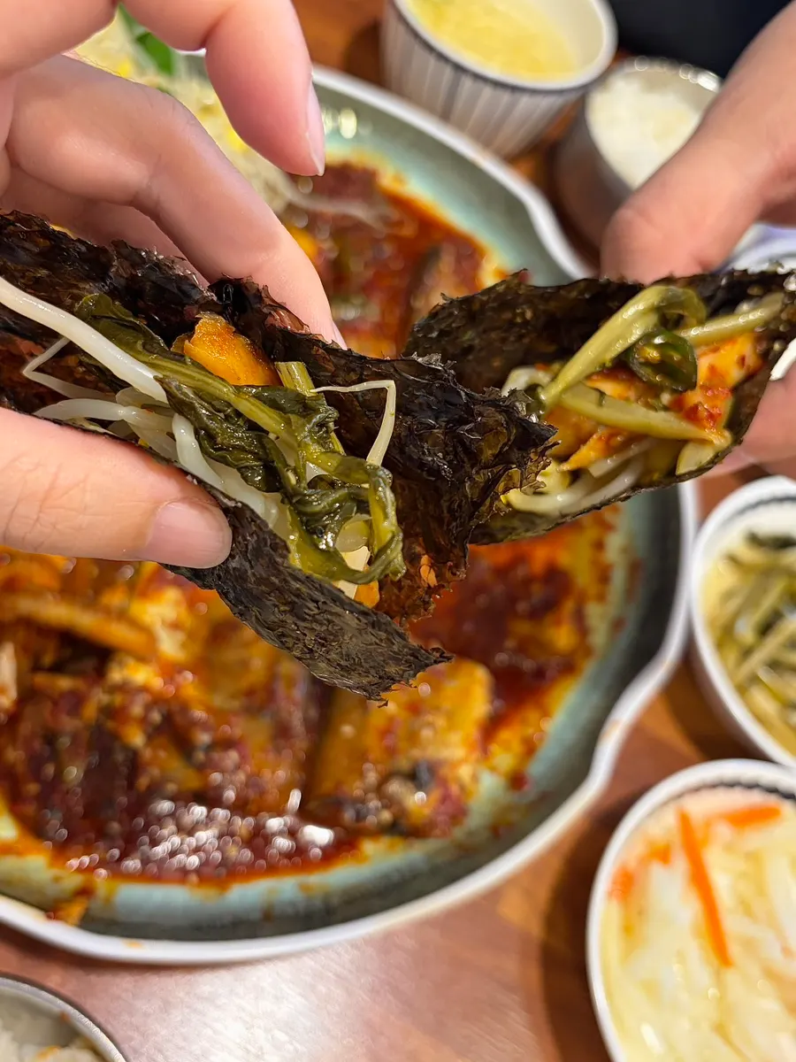 Braised pollock wrap topped with cheongyang chili