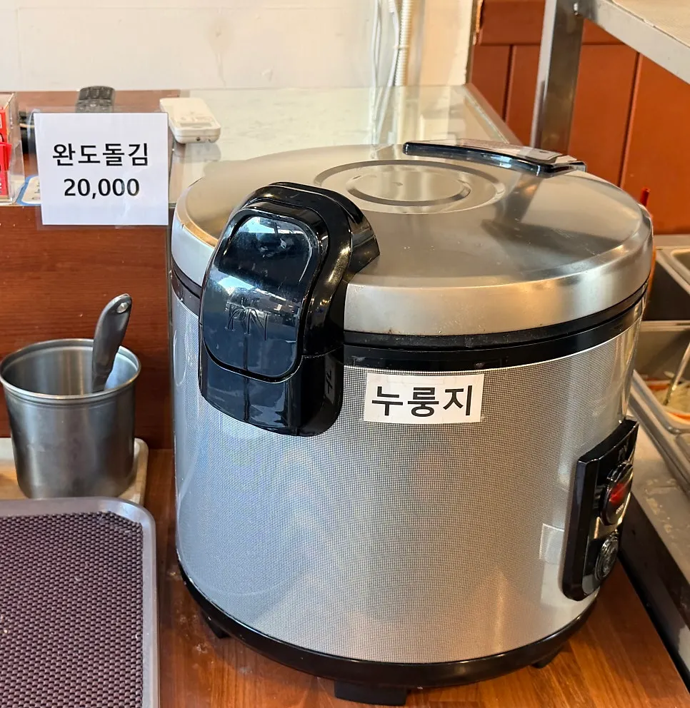 반찬을 더 가져올 수 있는 셀프바