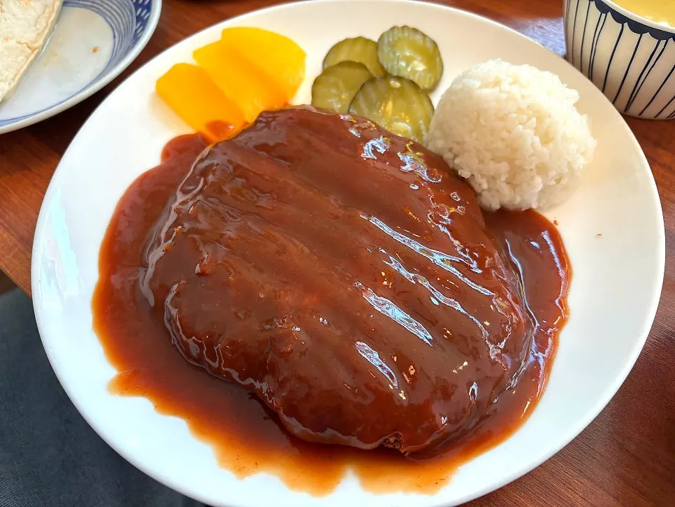 추가 주문한 돈까스와 소스